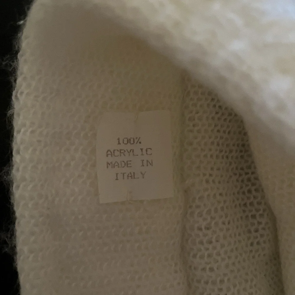 White Cable Knit Cuff Beanie Hat Made in Italy Acrylic Winter Cap Tassel Cozy‎